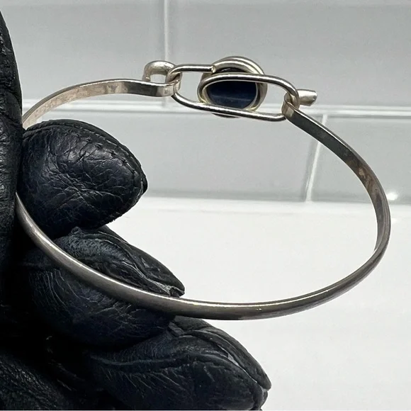 Vintage Silver Bangle Bracelet with enclosed Blue Stone Gemstone - Picture 4 of 6